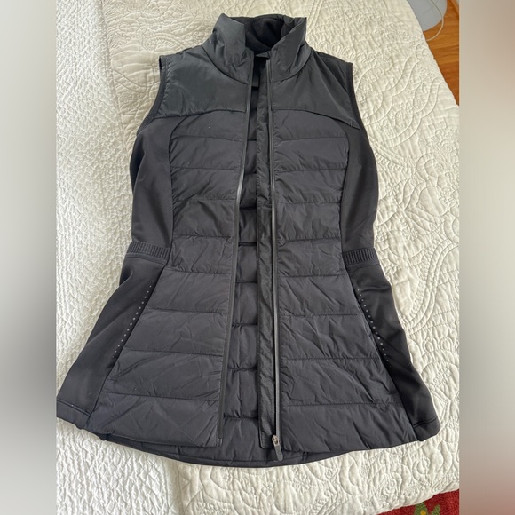 Lululemon down for it all vest NWT size 2 - Picture 3 of 6